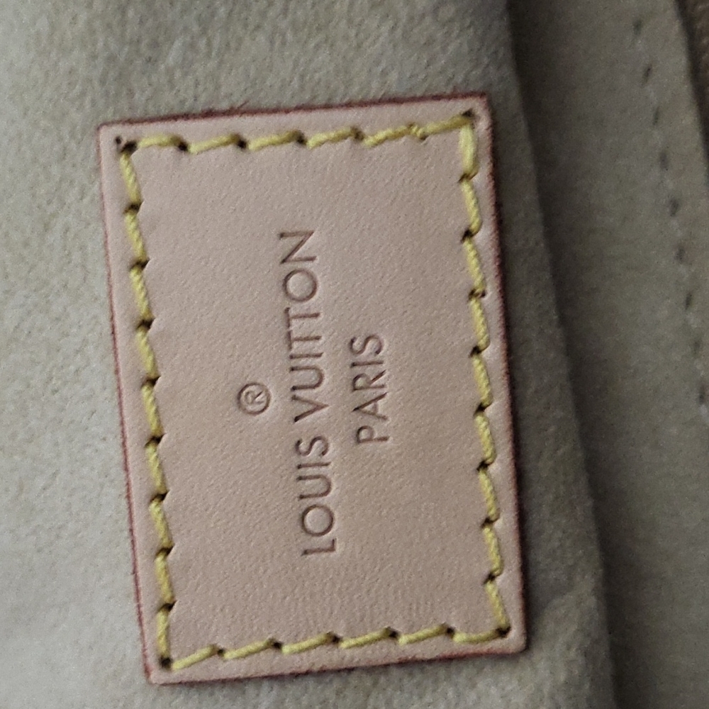 Authentic Louis Vuitton - Picture 5 of 10